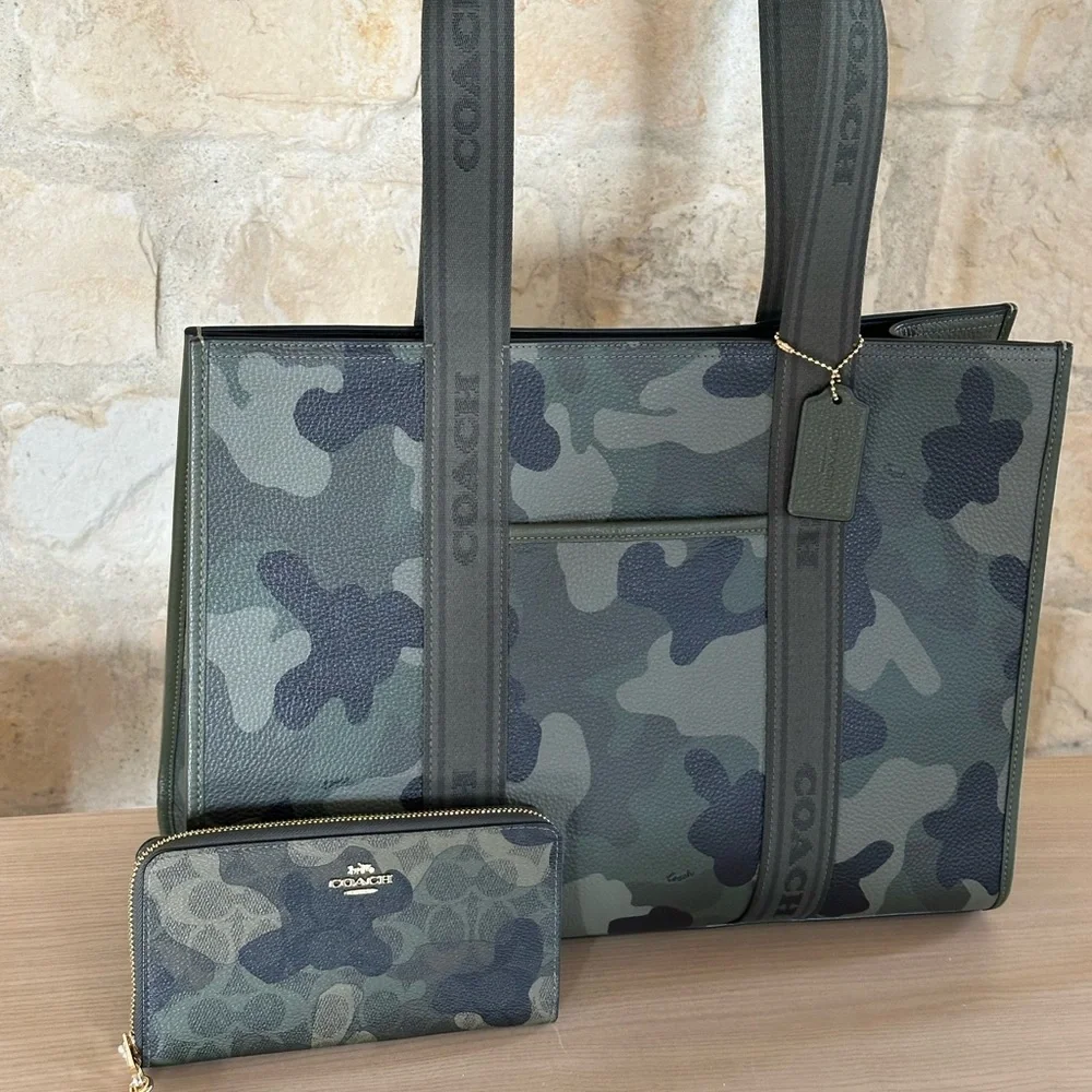 Coach - Picture 2 of 11